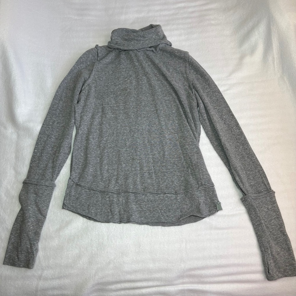We The Free Free People Heather Gray Turtleneck Thumbhole Top Small